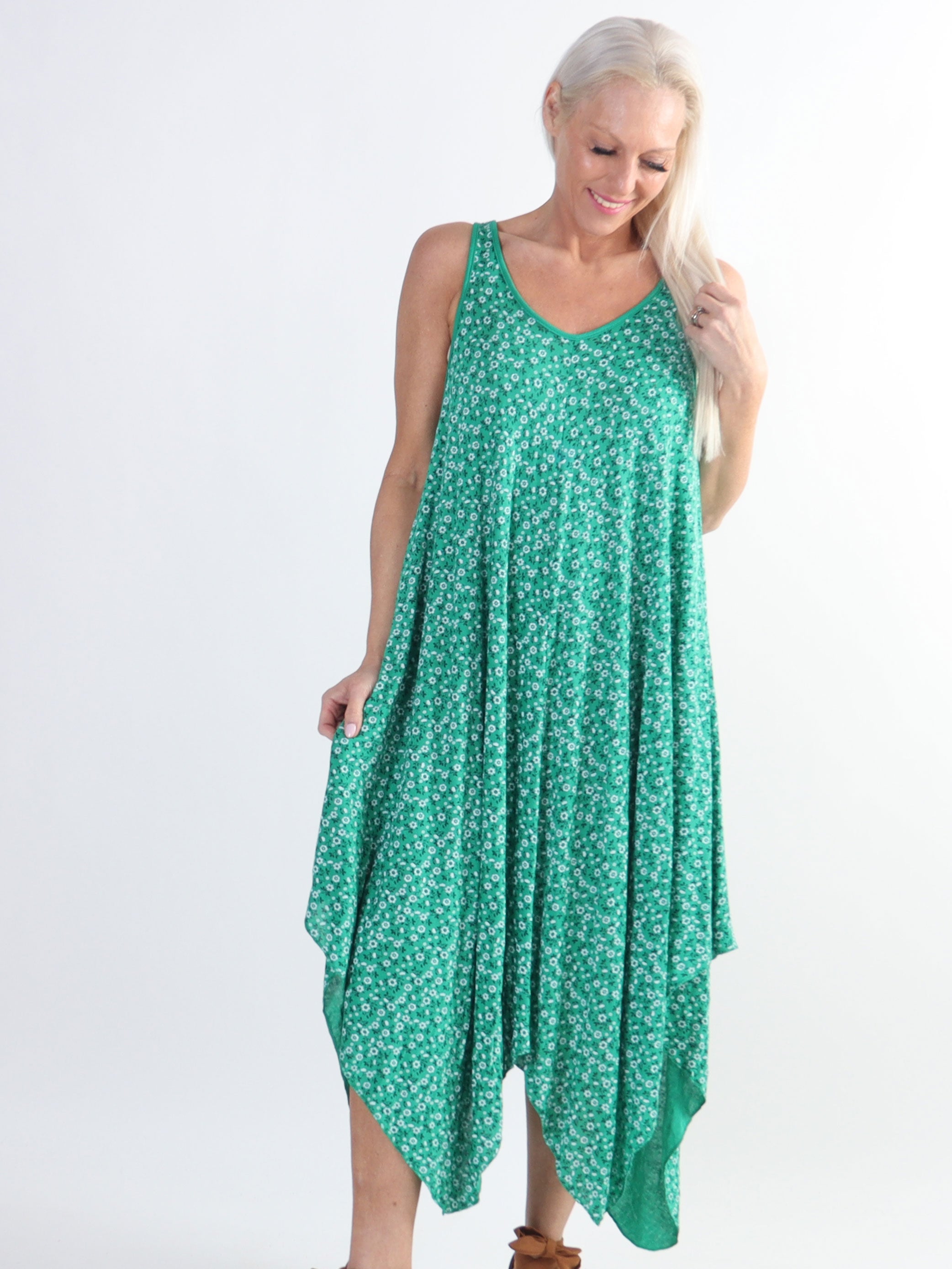 Veronica Small Flower - Klänning med blommönster och breda axelband i plusstorlek